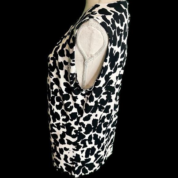 Calvin Klein 'Sleeveless Pleat Neck Abstract Print Knit Top' in Black & White L - Picture 5 of 10